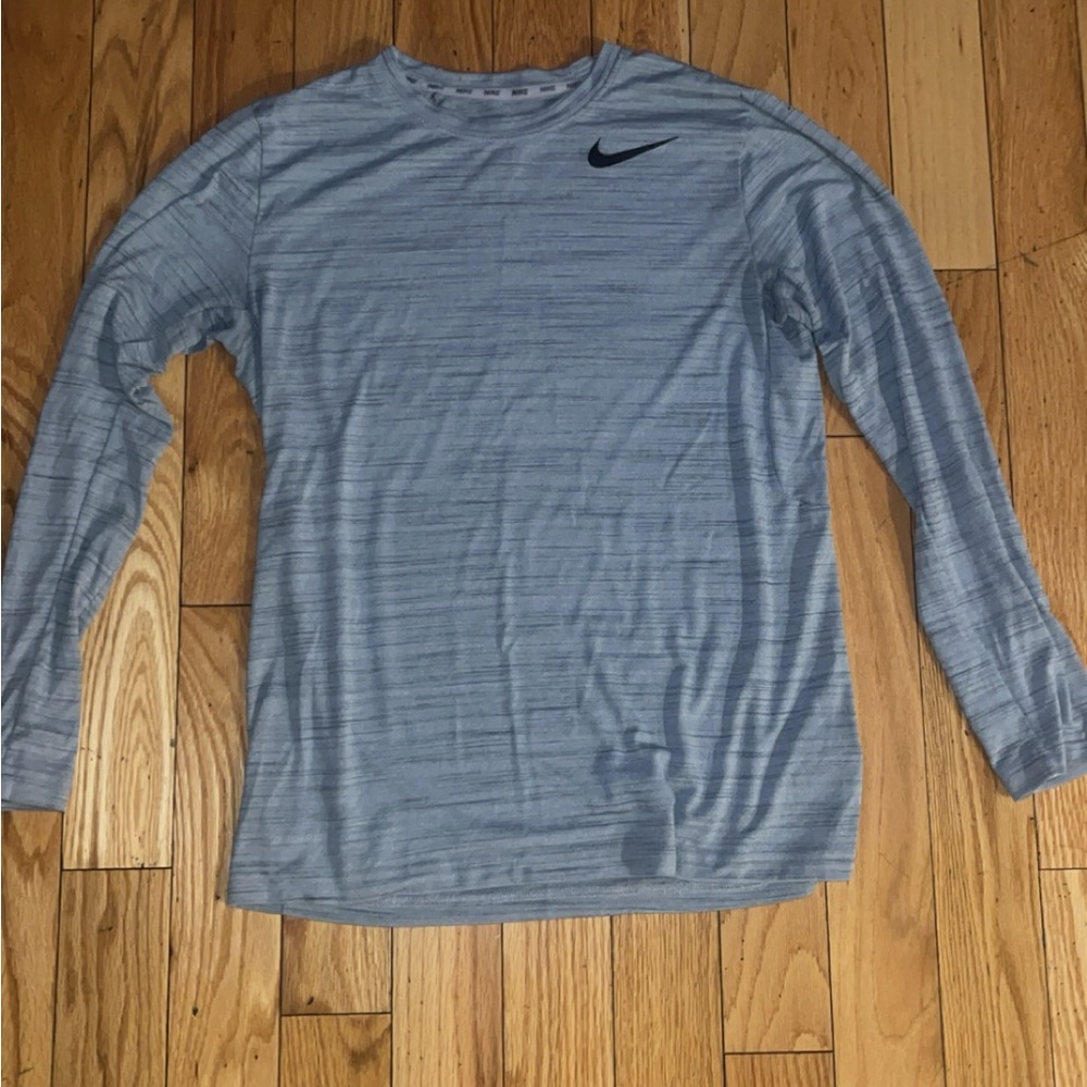 Gray Nike long sleeve shirt